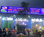 Làm mới bàn ghế, tủ gỗ đón Tết với sơn PU bền đẹp