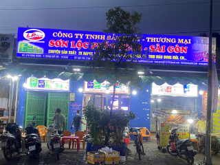 Làm mới bàn ghế, tủ gỗ đón Tết với sơn PU bền đẹp