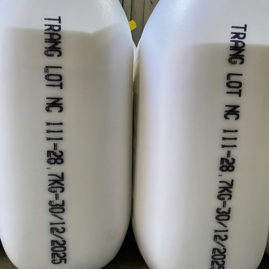 NC (Nitrocellulose): Loại sơn/chất kết dính này có đặc tính khô nhanh, bám dính tốt, thường dùng cho đồ gỗ. 1 thành phần (1K): Sơn NC là loại sơn 1 thành phần, không cần pha chất đóng rắn, tiện dụng. Lót màu trắng (White Primer): Lớp lót màu trắng giúp mà