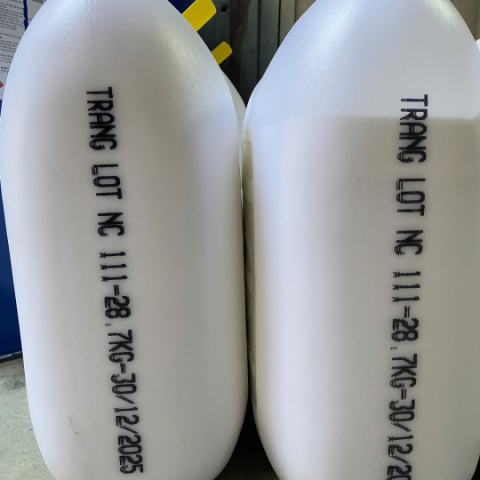 NC (Nitrocellulose): Loại sơn/chất kết dính này có đặc tính khô nhanh, bám dính tốt, thường dùng cho đồ gỗ. 1 thành phần (1K): Sơn NC là loại sơn 1 thành phần, không cần pha chất đóng rắn, tiện dụng. Lót màu trắng (White Primer): Lớp lót màu trắng giúp mà